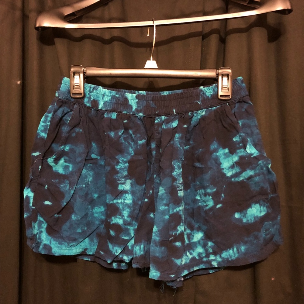Mossimo blue tie-dye shorts with pockets